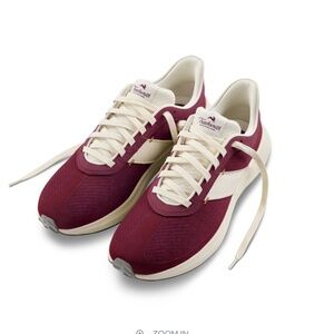 Tracksmith Eliot Runner. Never worn